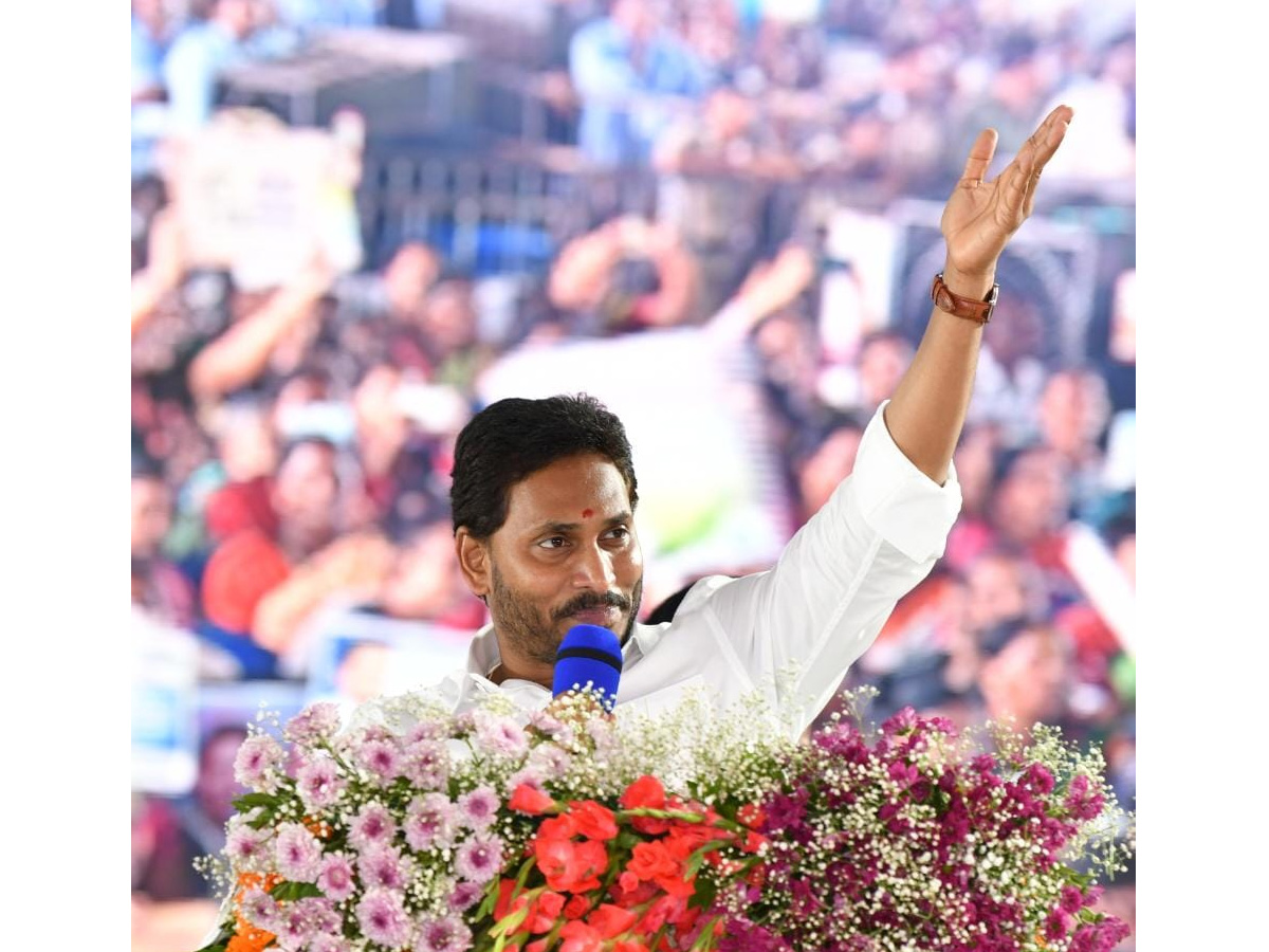 CM_20YS_20Jagan_20Release_20YSR_20Sunna_20Vaddi_20Scheme_20Funds_20At_20Amalapuram_20Photos_4.jpg 10