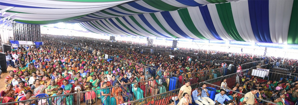 Huge_20Crowd_20_20At_20CM_20YS_20Jagans_20Amalapuram_20Public_20Meeting-14.jpg 13