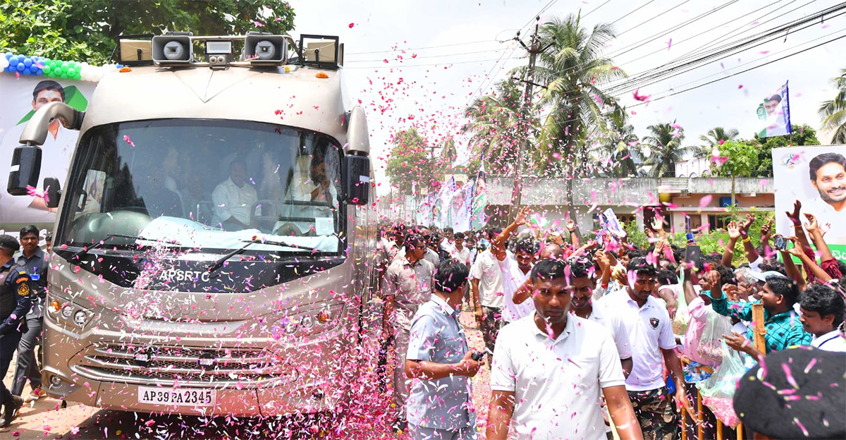 Huge_20Crowd_20_20At_20CM_20YS_20Jagans_20Amalapuram_20Public_20Meeting-15.jpg 14