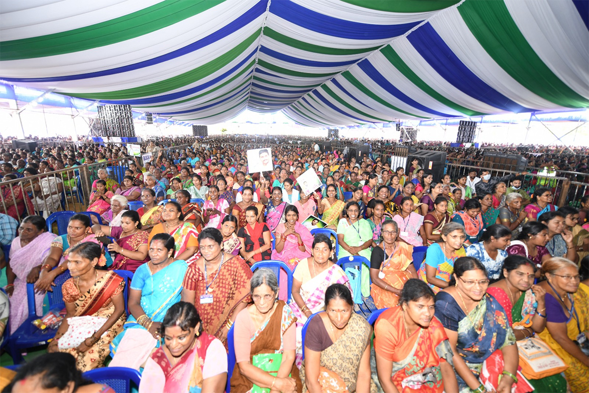 Huge_20Crowd_20_20At_20CM_20YS_20Jagans_20Amalapuram_20Public_20Meeting-20.jpg 19