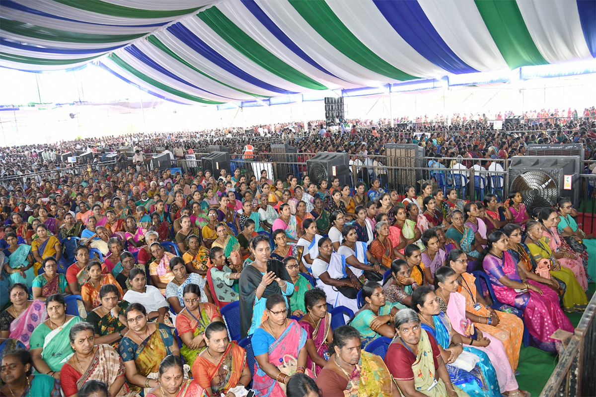 Huge_20Crowd_20_20At_20CM_20YS_20Jagans_20Amalapuram_20Public_20Meeting-23.jpg 22