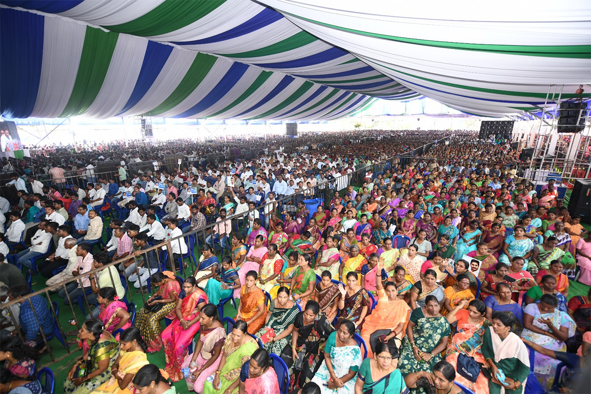 Huge_20Crowd_20_20At_20CM_20YS_20Jagans_20Amalapuram_20Public_20Meeting-25.jpg 24