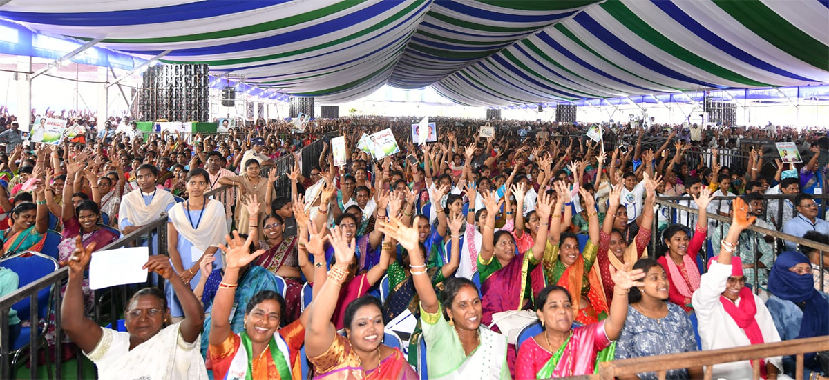 Huge_20Crowd_20_20At_20CM_20YS_20Jagans_20Amalapuram_20Public_20Meeting-33.jpg 30