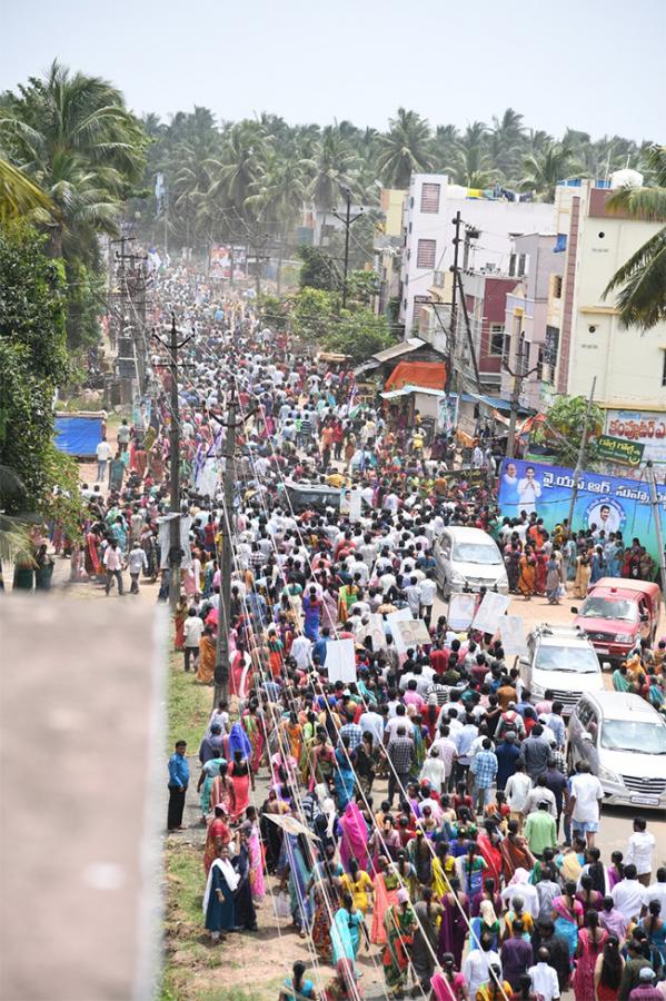 Huge_20Crowd_20_20At_20CM_20YS_20Jagans_20Amalapuram_20Public_20Meeting-34.jpg 31