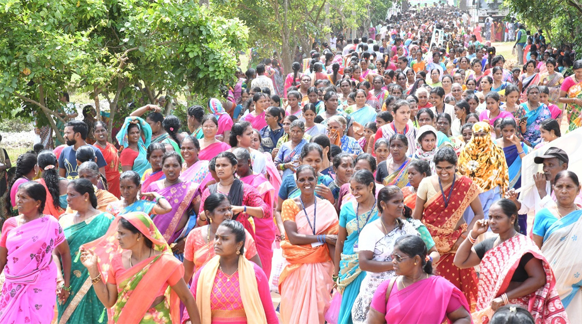 Huge_20Crowd_20_20At_20CM_20YS_20Jagans_20Amalapuram_20Public_20Meeting-38.jpg 34