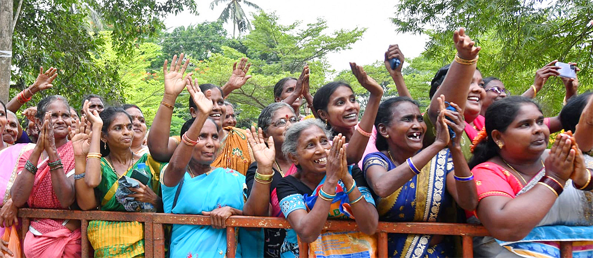 Huge_20Crowd_20_20At_20CM_20YS_20Jagans_20Amalapuram_20Public_20Meeting-43.jpg 38