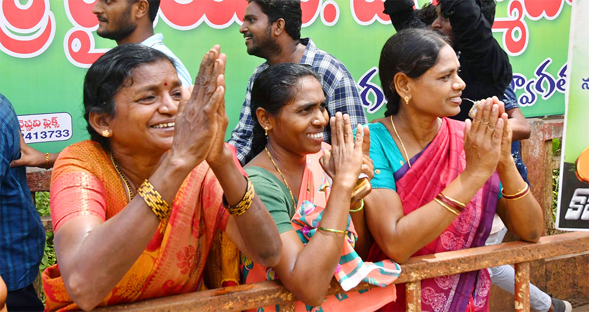 Huge_20Crowd_20_20At_20CM_20YS_20Jagans_20Amalapuram_20Public_20Meeting-5.jpg 5