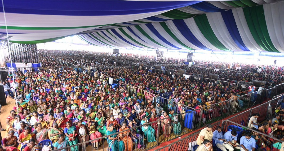 Huge_20Crowd_20_20At_20CM_20YS_20Jagans_20Amalapuram_20Public_20Meeting-6.jpg 6