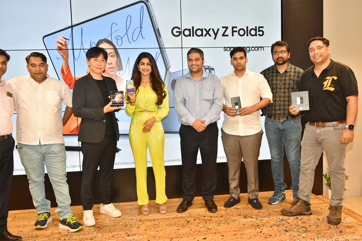 Actress_20Srilekha_20Photos_20in_20new_20launching_20Samsung_20Galaxy_20smartphones-7.jpg 7