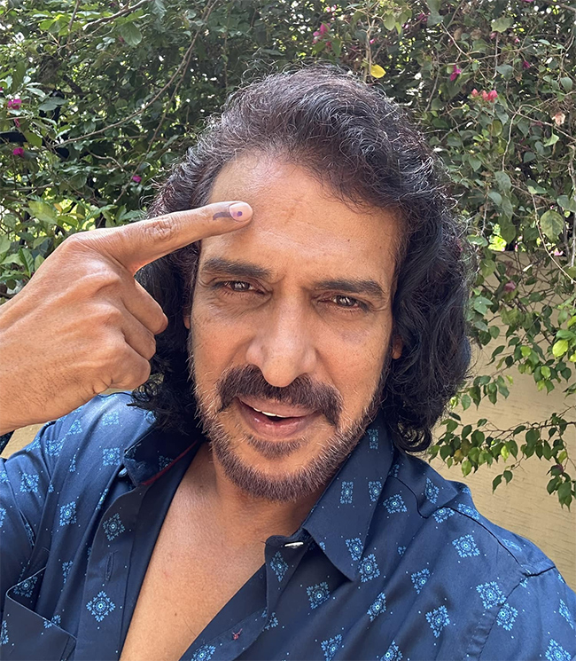 Rare_20And_20Unseen_20Photos_20Of_20Upendra_20-11.jpg 11