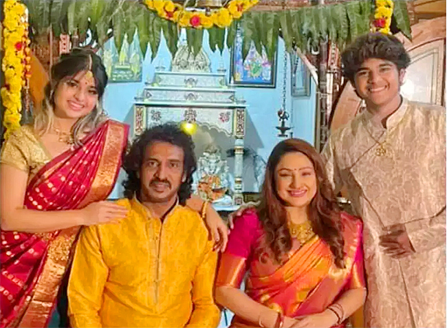 Rare_20And_20Unseen_20Photos_20Of_20Upendra_20-12.jpg 12