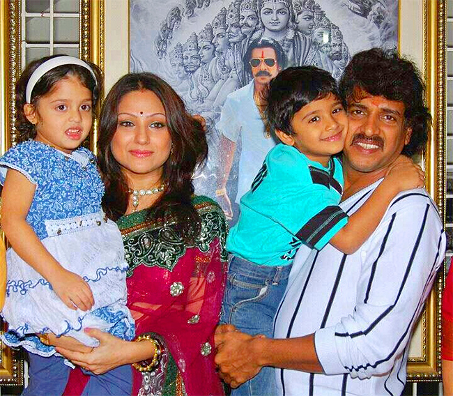 Rare_20And_20Unseen_20Photos_20Of_20Upendra_20-14.jpg 14