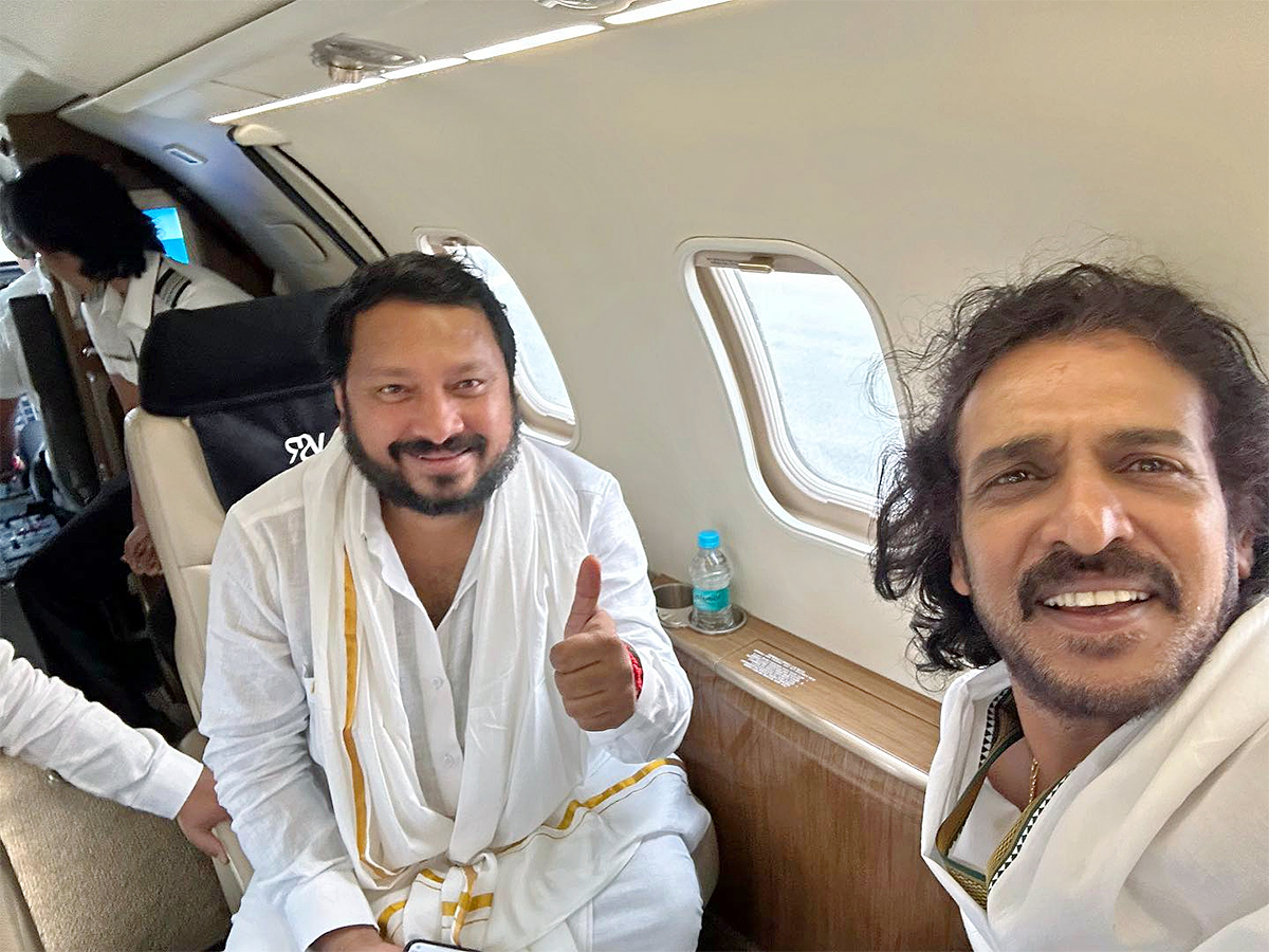 Rare_20And_20Unseen_20Photos_20Of_20Upendra_20-17.jpg 17