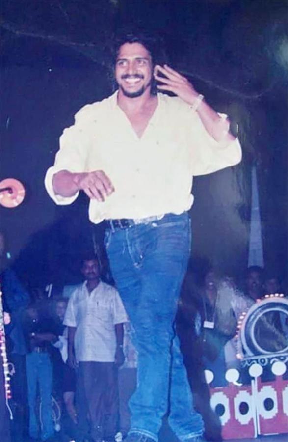 Rare_20And_20Unseen_20Photos_20Of_20Upendra_20-28.jpg 28