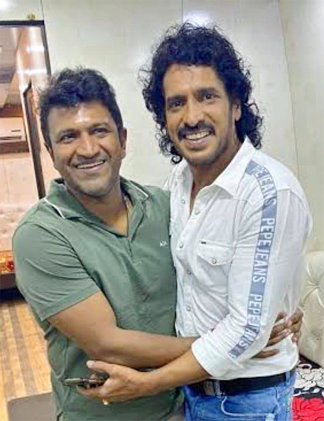 Rare_20And_20Unseen_20Photos_20Of_20Upendra_20-29.jpg 29