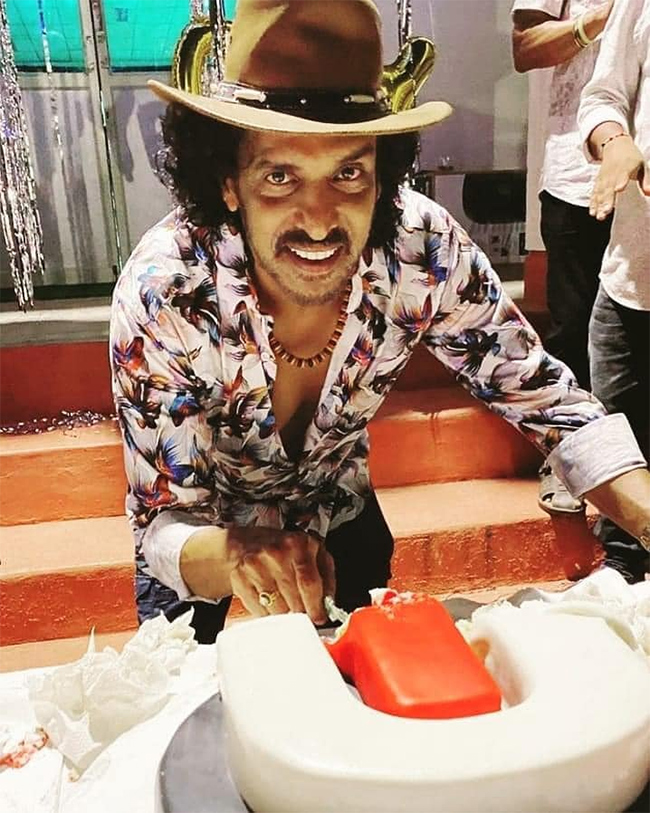 Rare_20And_20Unseen_20Photos_20Of_20Upendra_20-34.jpg 34