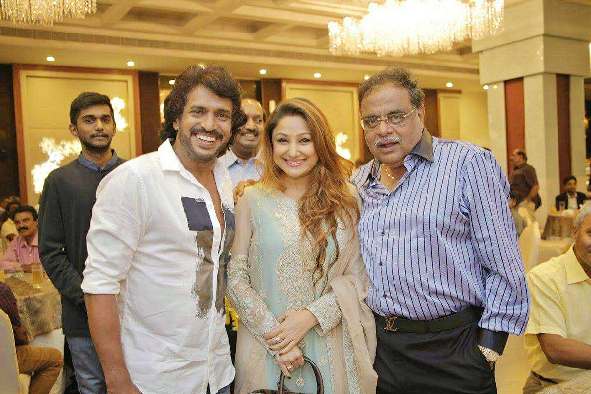 Rare_20And_20Unseen_20Photos_20Of_20Upendra_20-36.jpg 35