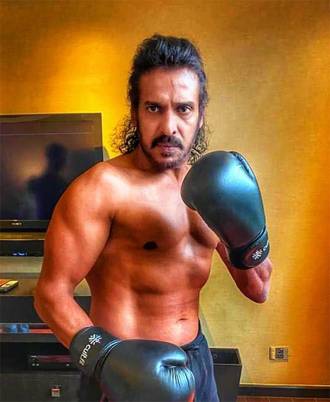 Rare_20And_20Unseen_20Photos_20Of_20Upendra_20-37.jpg 36