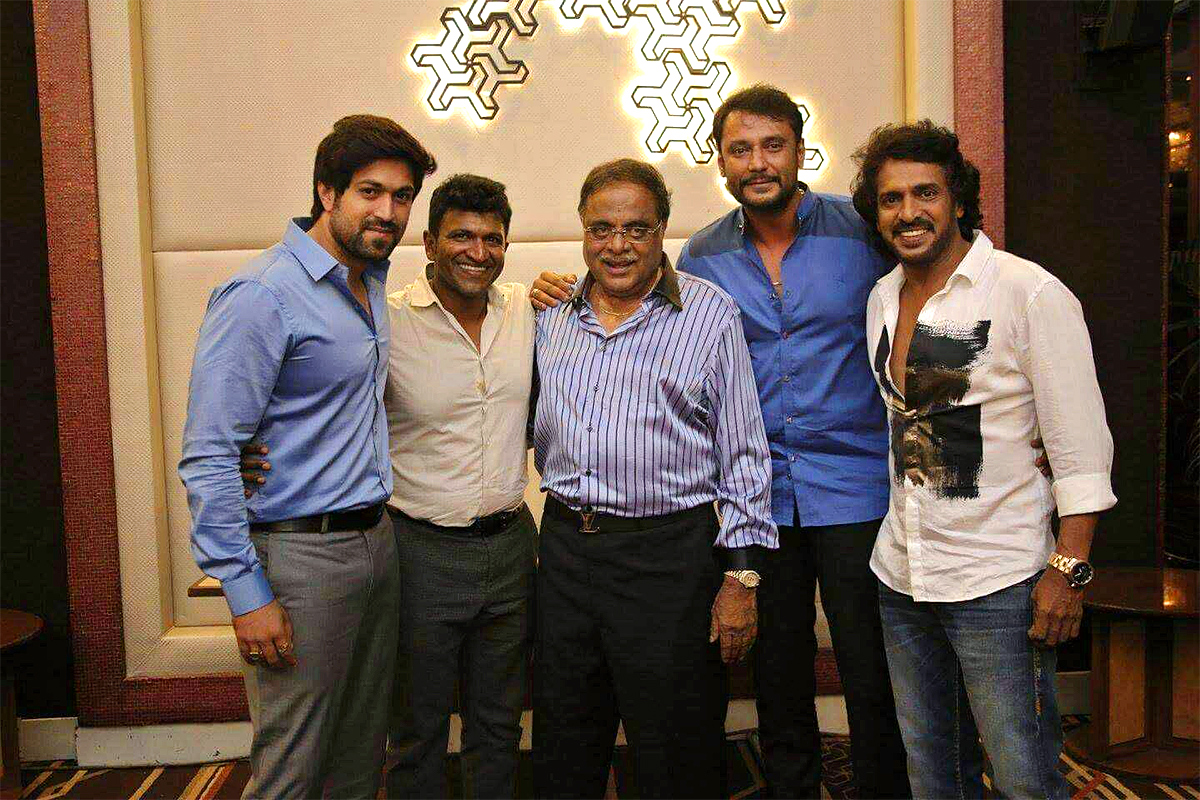 Rare_20And_20Unseen_20Photos_20Of_20Upendra_20-5.jpg 5