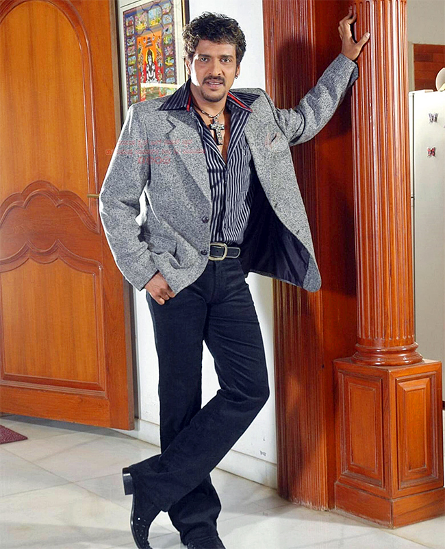 Rare_20And_20Unseen_20Photos_20Of_20Upendra_20-7.jpg 7