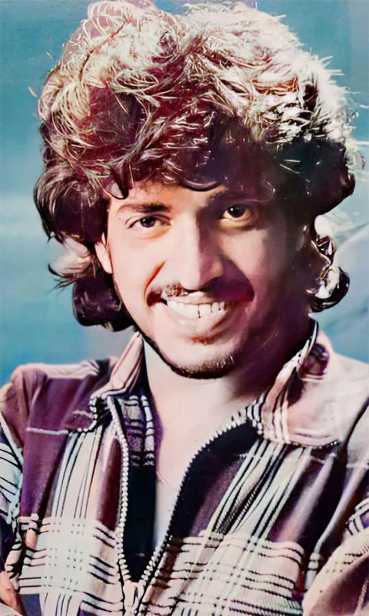 Rare_20And_20Unseen_20Photos_20Of_20Upendra_20-8.jpg 8
