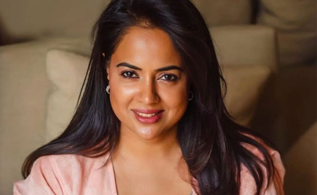 sameera-reddy_0.jpg