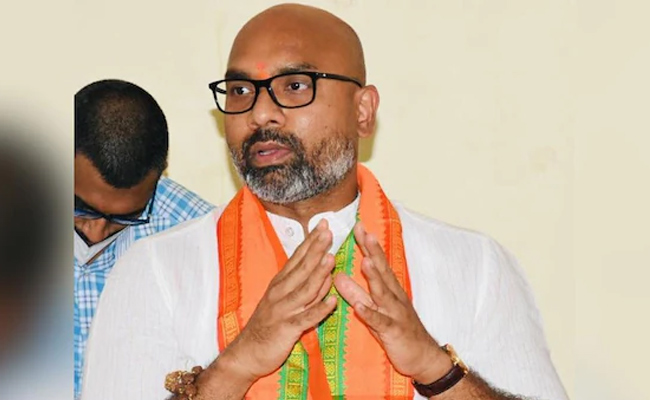 Armur-Vinay-Resign.jpg