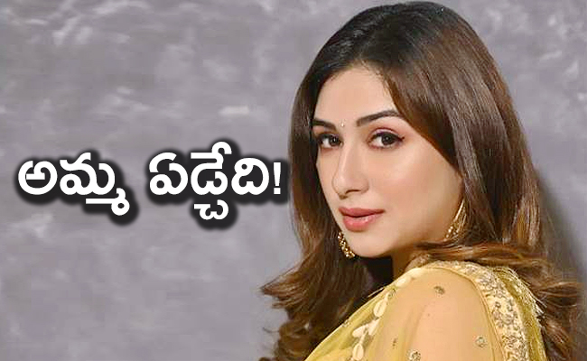 Actress-Vahbiz-Dorabjee.jpg