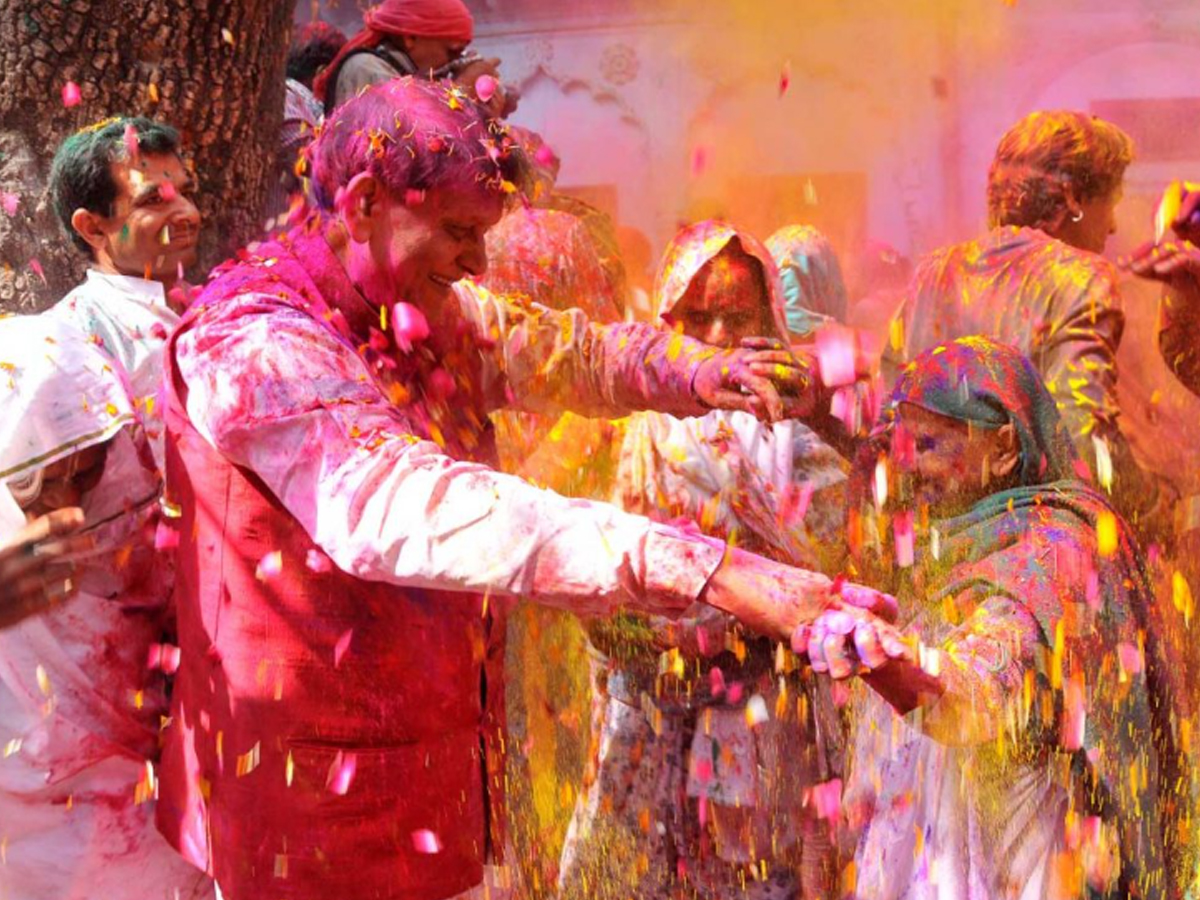 bindeshwar-pathak-holi.jpg 18