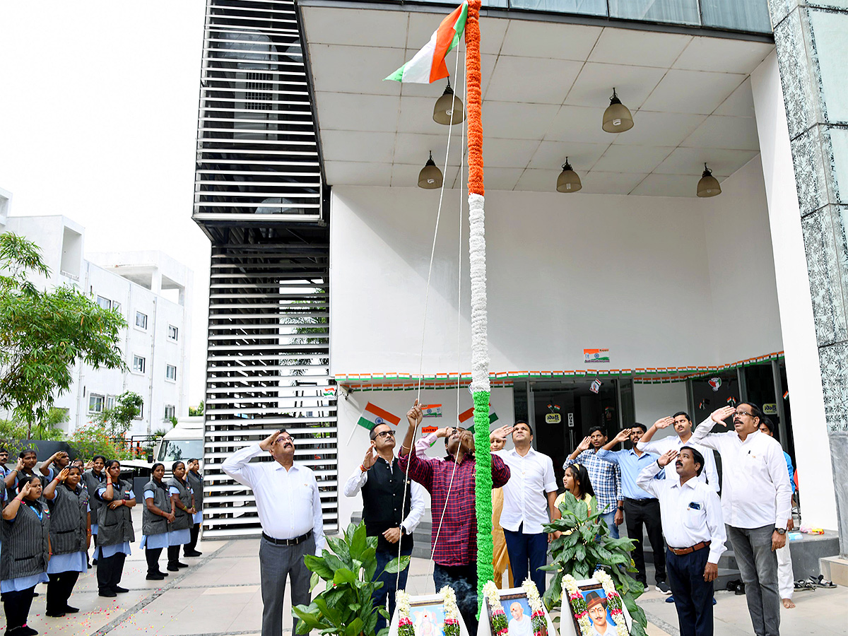 independence_20day_20celebration_20in_20sakshi_20office_20hyderabad-1.jpg 1