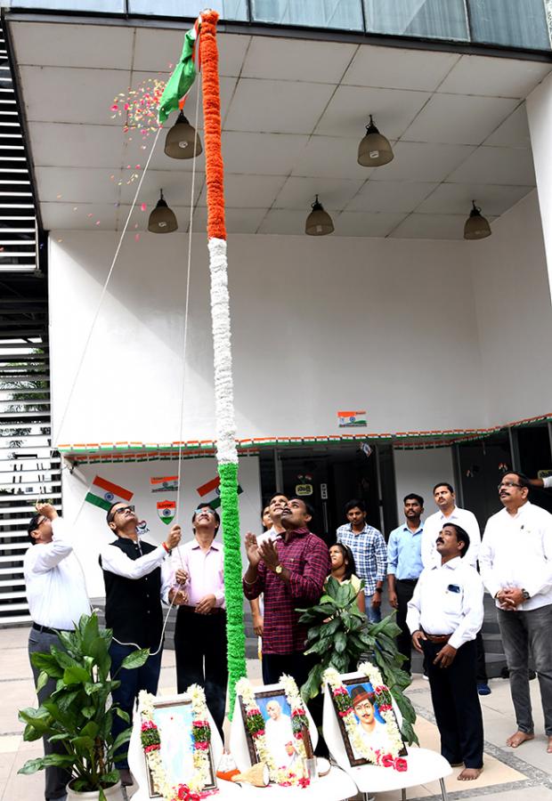 independence_20day_20celebration_20in_20sakshi_20office_20hyderabad-11.jpg 11