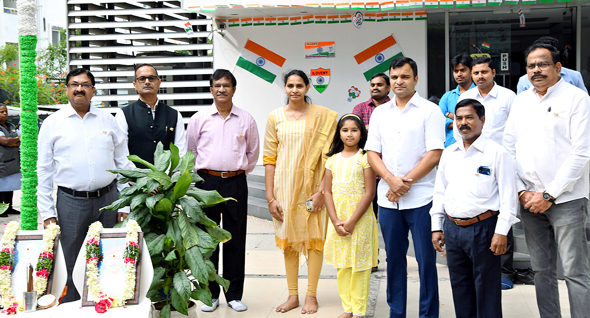 independence_20day_20celebration_20in_20sakshi_20office_20hyderabad-13.jpg 13