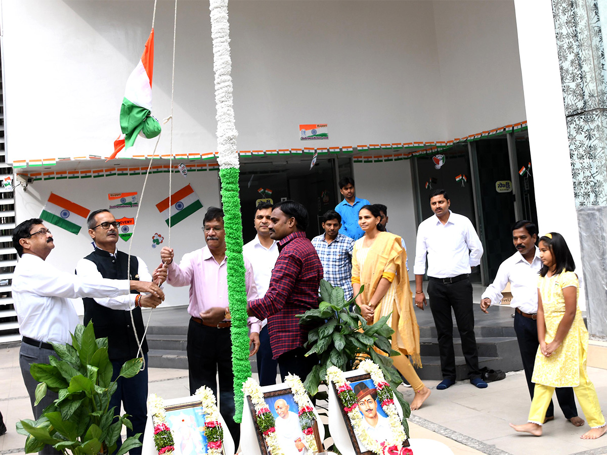 independence_20day_20celebration_20in_20sakshi_20office_20hyderabad-21.jpg 21