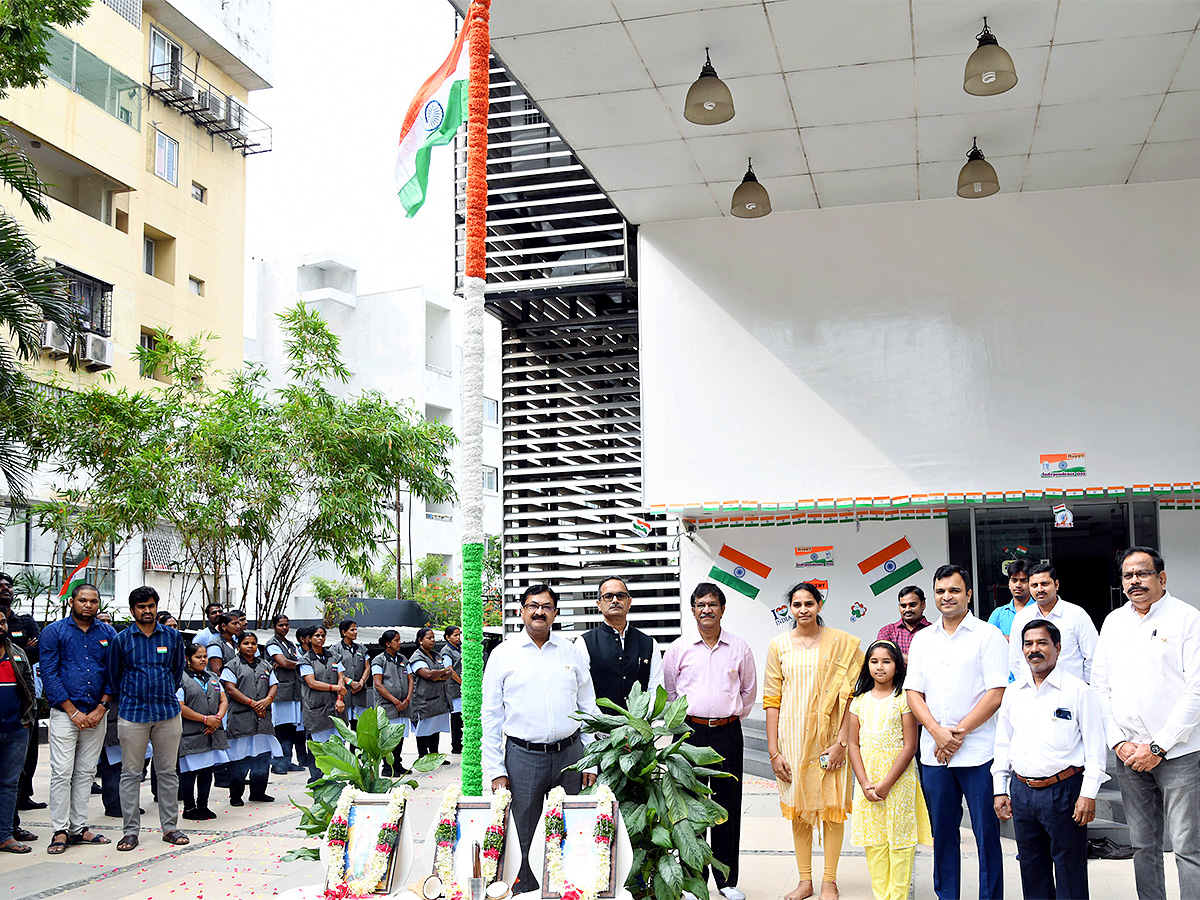 independence_20day_20celebration_20in_20sakshi_20office_20hyderabad-23.jpg 23