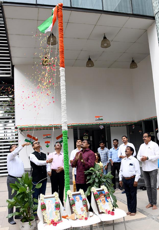 independence_20day_20celebration_20in_20sakshi_20office_20hyderabad-26.jpg 26