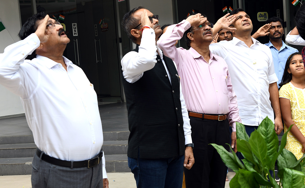 independence_20day_20celebration_20in_20sakshi_20office_20hyderabad-33.jpg 31