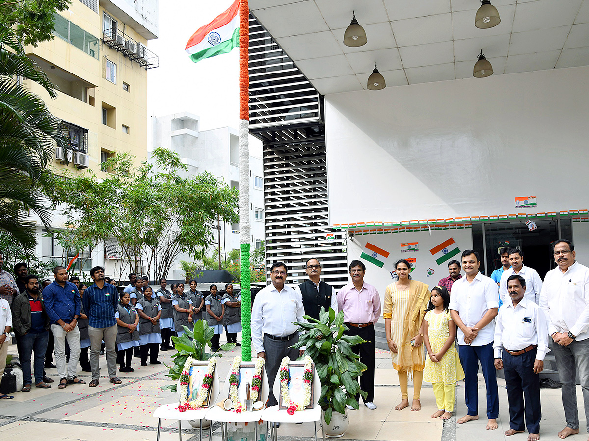 independence_20day_20celebration_20in_20sakshi_20office_20hyderabad-5.jpg 5