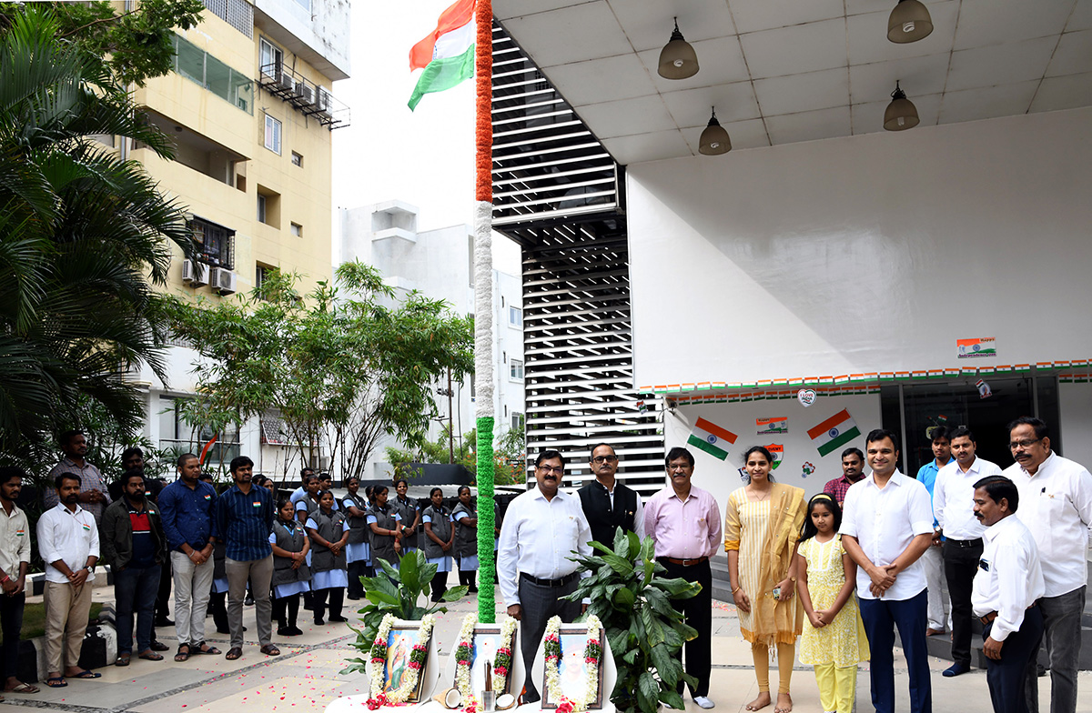 independence_20day_20celebration_20in_20sakshi_20office_20hyderabad-6.jpg 6