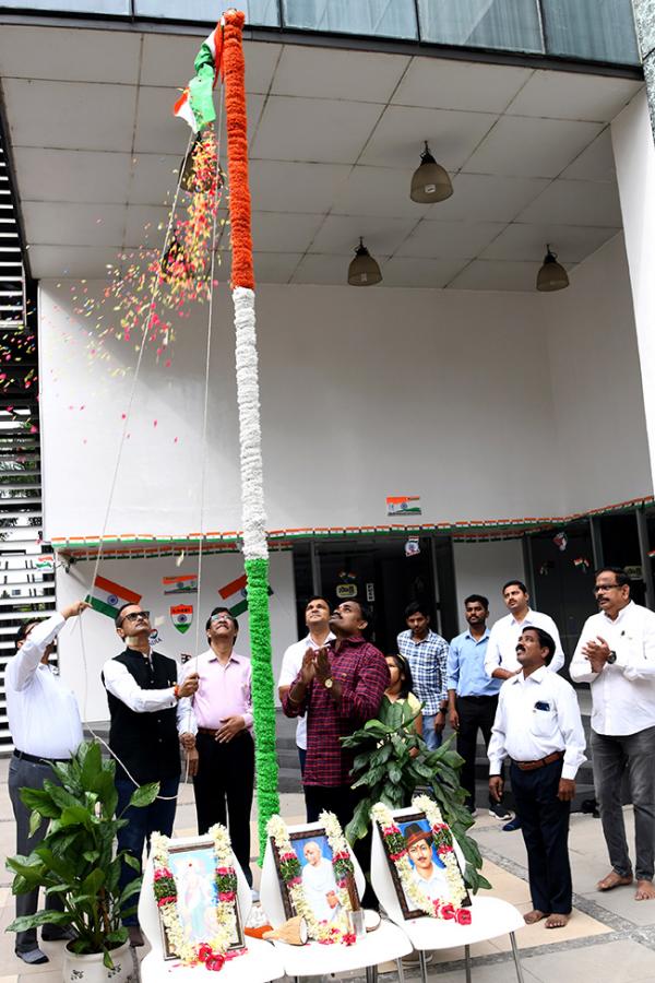 independence_20day_20celebration_20in_20sakshi_20office_20hyderabad-7.jpg 7