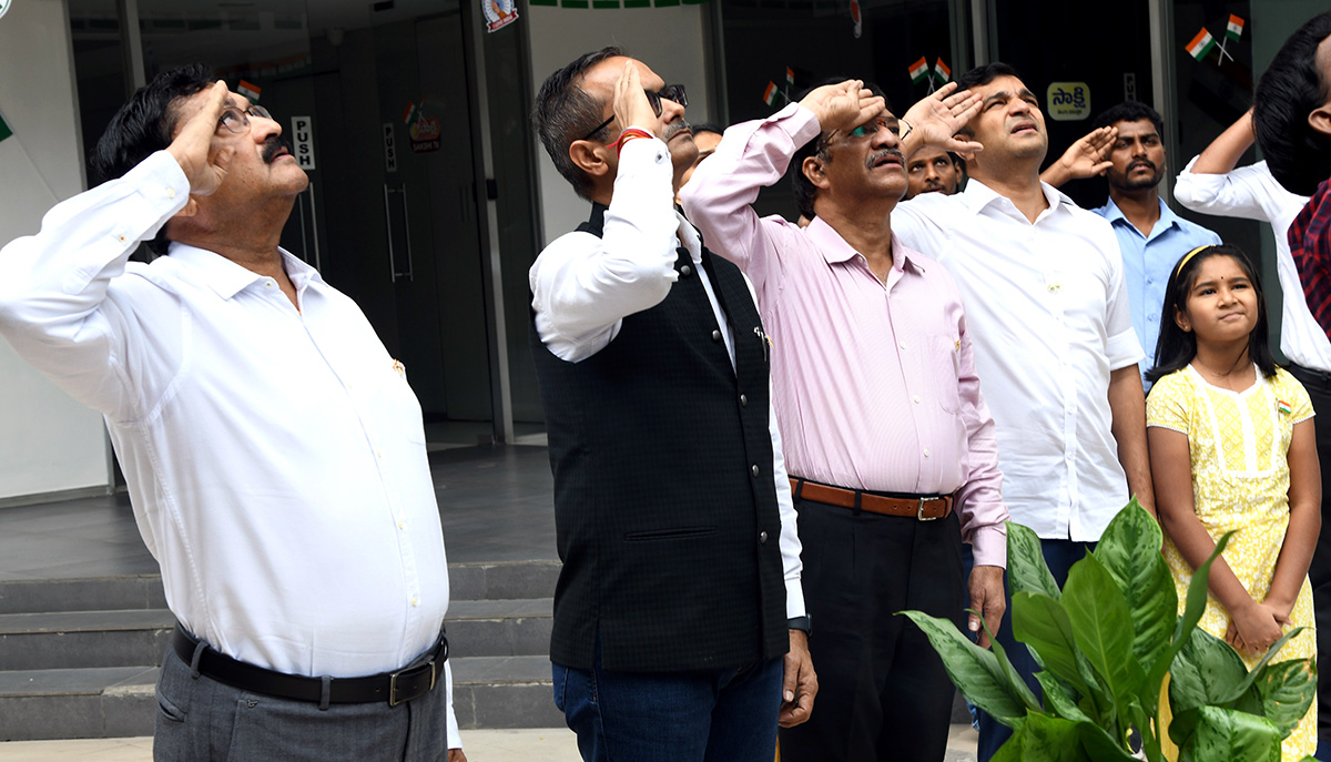 independence_20day_20celebration_20in_20sakshi_20office_20hyderabad-9.jpg 9