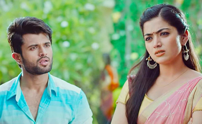 Vijay_20Deverakonda_2C_20Rashmika_20celebrate_205_20years_20of_20Geetha_20Govindam_20Photos_10.jpg 20