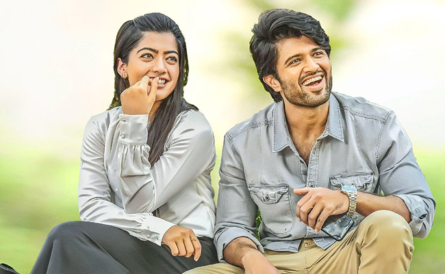 Vijay_20Deverakonda_2C_20Rashmika_20celebrate_205_20years_20of_20Geetha_20Govindam_20Photos_4.jpg 14