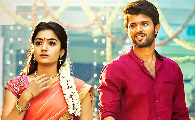 Vijay_20Deverakonda_2C_20Rashmika_20celebrate_205_20years_20of_20Geetha_20Govindam_20Photos_6.jpg 16