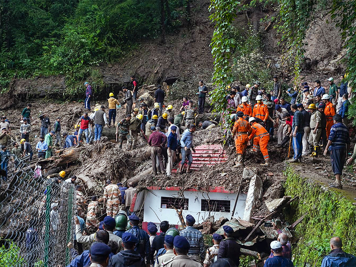 heavy_20rains_20in_20himachal_20pradesh-13.jpg 11
