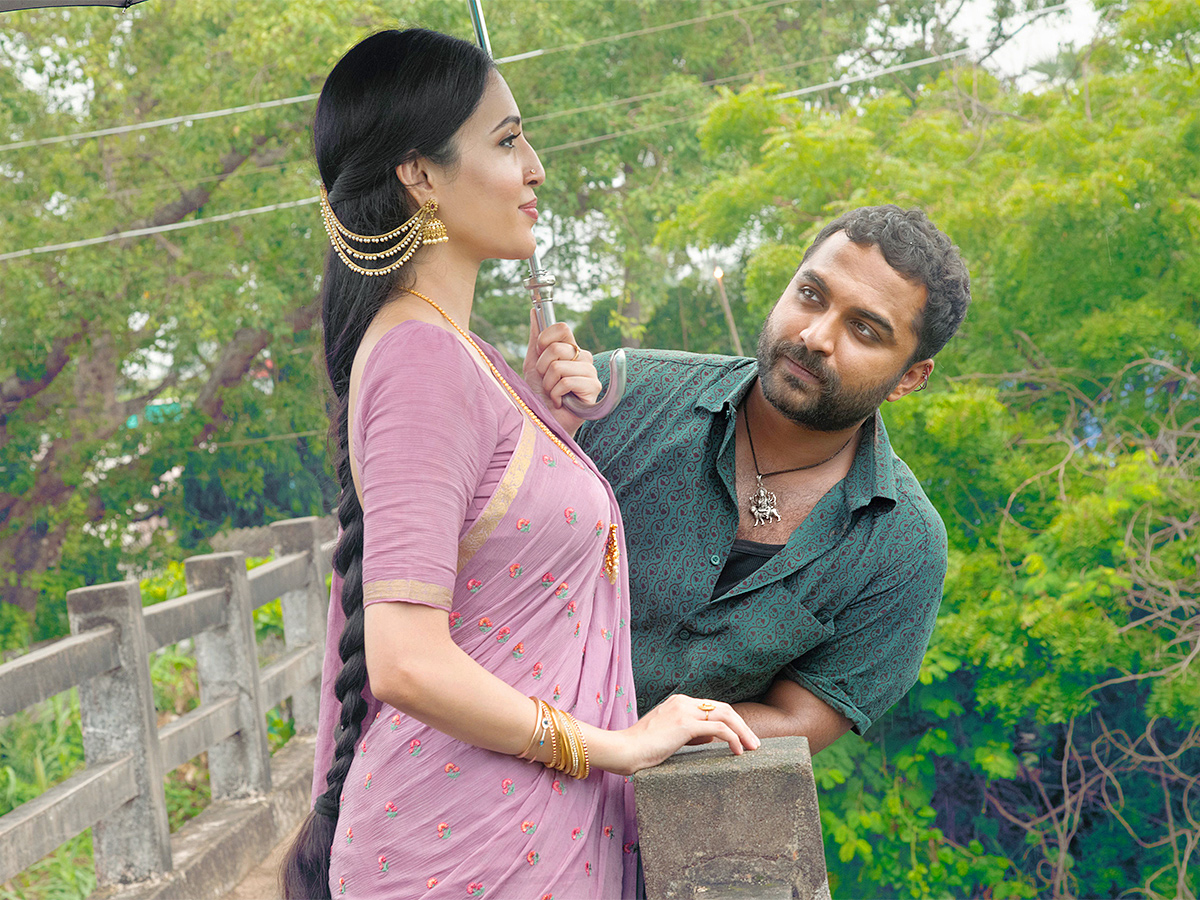 Gangs_20of_20Godavari_20Movie_20Stills_20HD-6.jpg 6