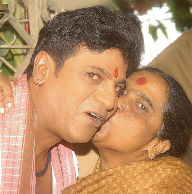 kannada_20superstar_20shivarajkumar_20rare_20and_20unseen_20photos-8.jpg 8