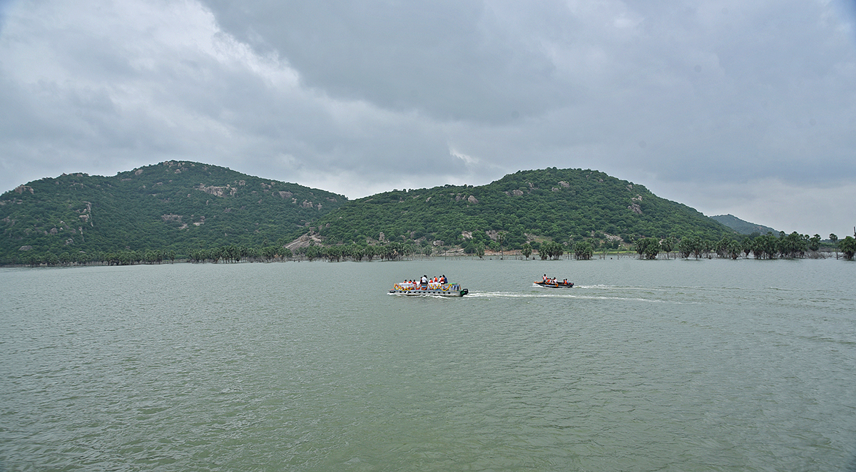 KTR_20Drives_20a_20Boat_20Launches_20New_20Boating_20Service_20in_20Rajanna_20Sircilla-11.jpg 11