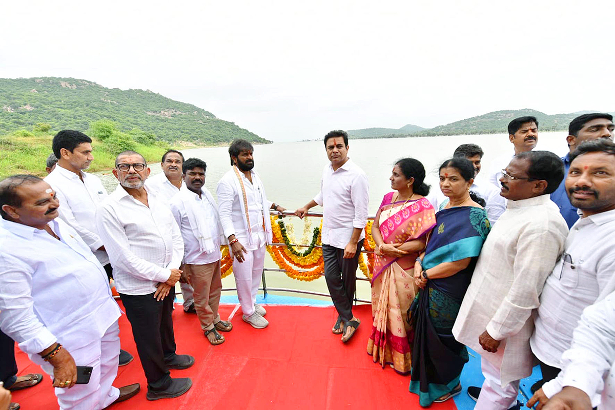 KTR_20Drives_20a_20Boat_20Launches_20New_20Boating_20Service_20in_20Rajanna_20Sircilla-13.jpg 13