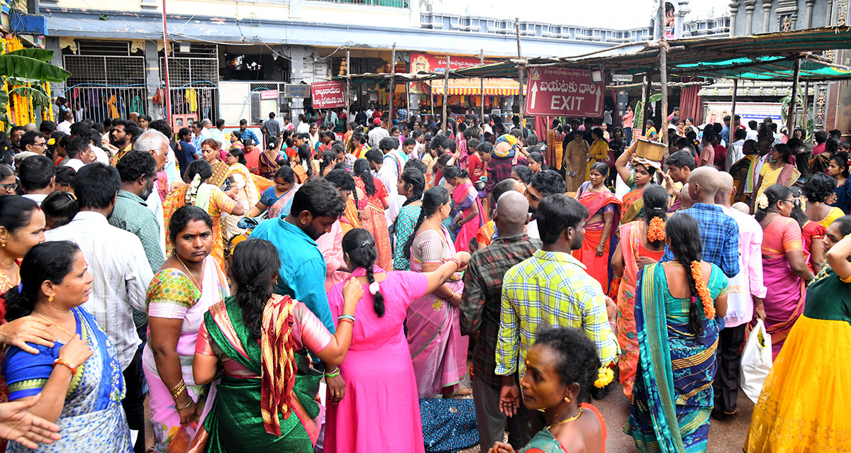 Sravana_20masam_20festivities_20begin_20today_20in_20Vijayawada-11.jpg 10
