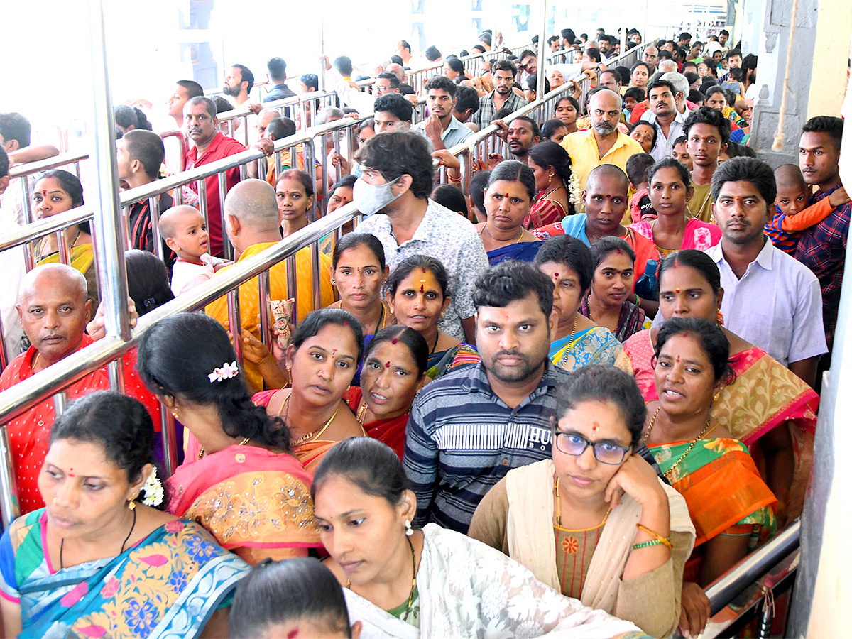 Sravana_20masam_20festivities_20begin_20today_20in_20Vijayawada-13.jpg 12
